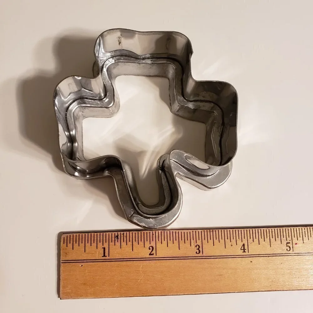 Metal Shamrock/ Clover Cookie Biscuit Bread Cutter - Heavyweight